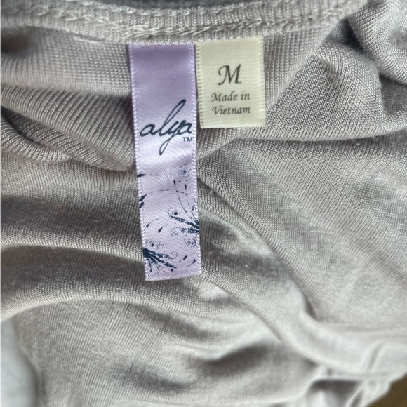 Francesca’s Alya Asymmetrical Exposed Shoulder Long Sleeve Top - Picture 5 of 6